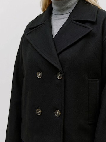Giacca di mezza stagione 'VMCVinceline' di Vero Moda Curve in nero