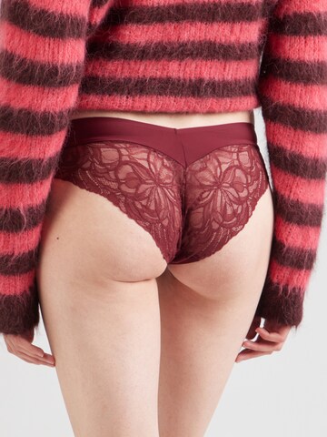 Slip 'Body Make-Up Illusion' di TRIUMPH in rosso