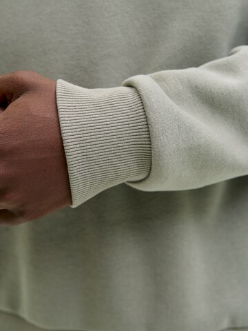 JACK & JONES Свитшот 'JJEBradley' в Серый
