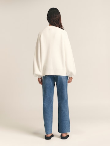 St MRLO Sweter 'Jadie' w kolorze biały: tył