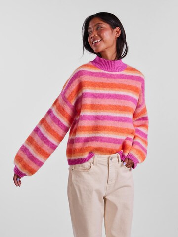 PIECES Sweter 'Noella' w kolorze różowy: przód