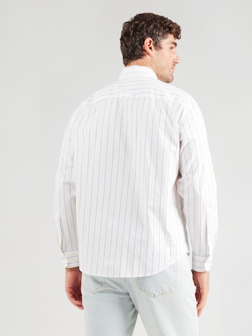 Abercrombie & Fitch - Ajuste confortable Camisa en blanco