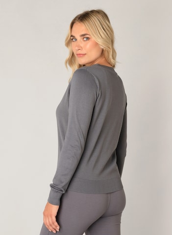 BASE LEVEL Strickjacke in Grau