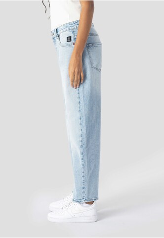 Barrel Jean 'Yoana' Elias Rumelis en bleu