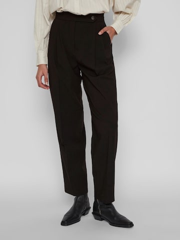 VILA - Tapered Pantalón plisado en negro: frente