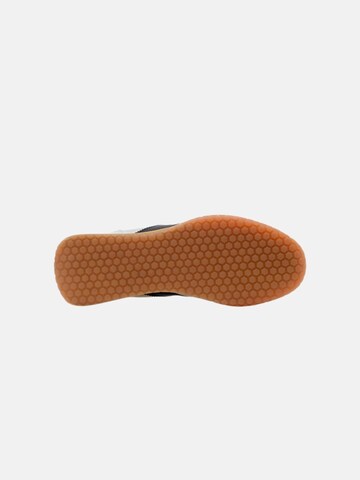 Scarpa stringata di KEH NOO in bianco