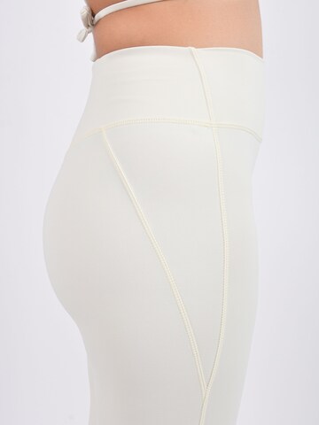 Kadoo Slimfit Leggings 'Serenity - Mist (recycelt)' in Wit