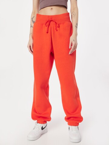 Tapered Pantaloni 'Phoenix Fleece' di Nike Sportswear in rosso: frontale