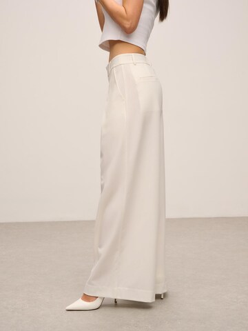 ORIMEI by Victoria Swarovski Широкий Брюки со складками в Белый