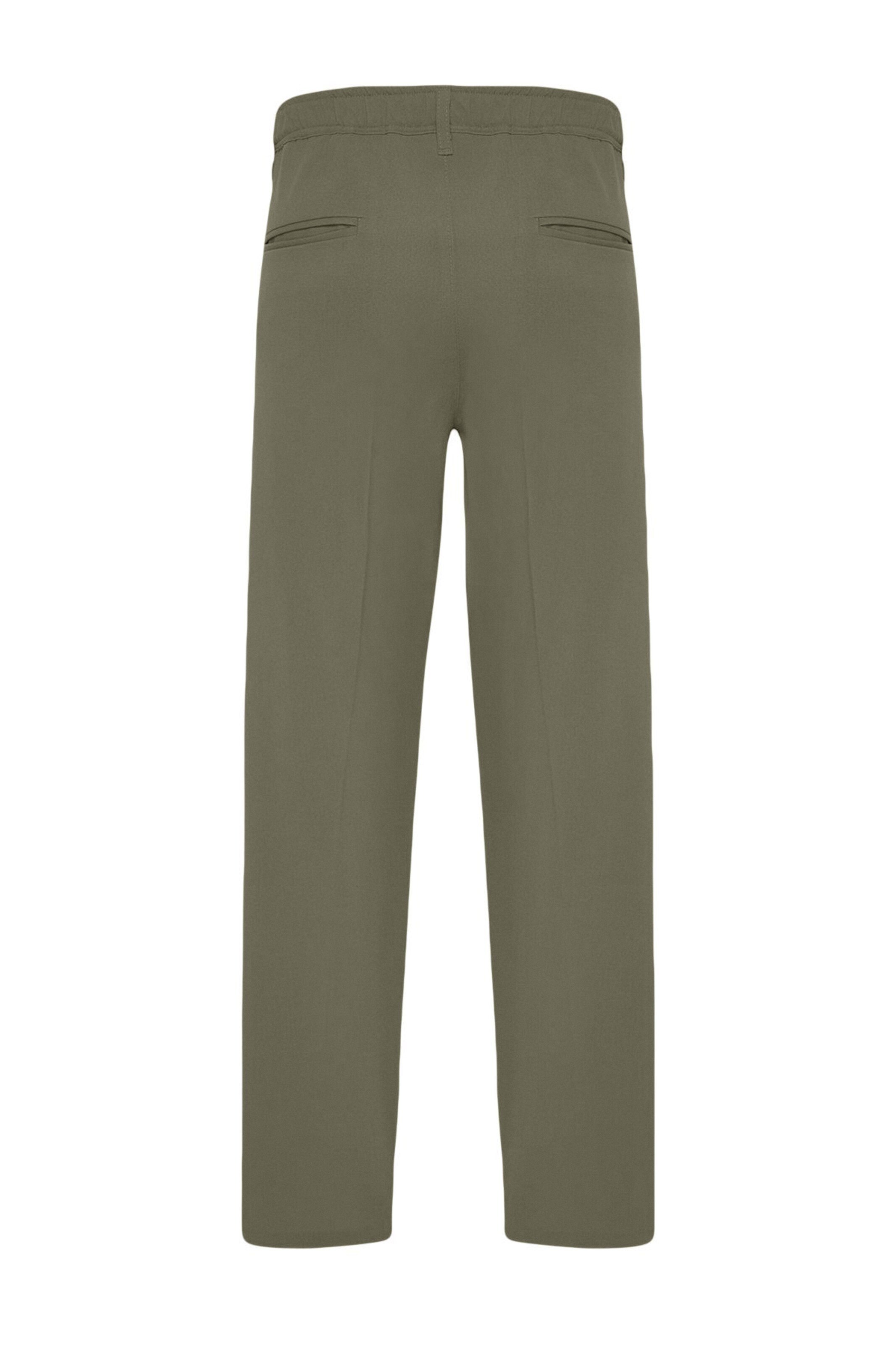 Regular Pantaloni cutați de la Trendyol pe verde