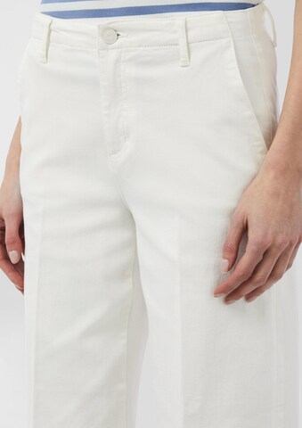 Regular Pantaloni de la COMMA pe alb