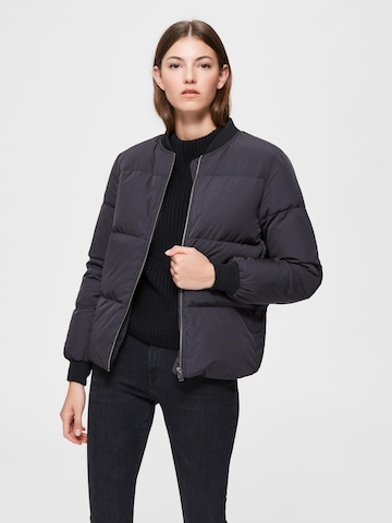 SELECTED FEMME - Chaqueta de entretiempo 'Davy' en negro: frente