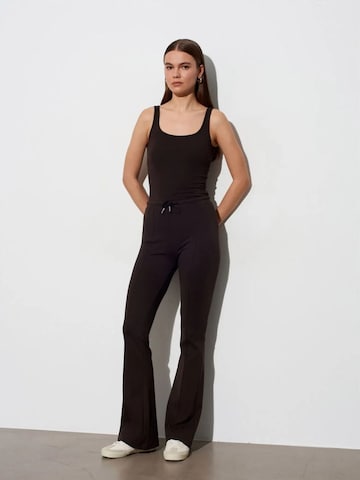 Dilvin Flared Pants in Black: front