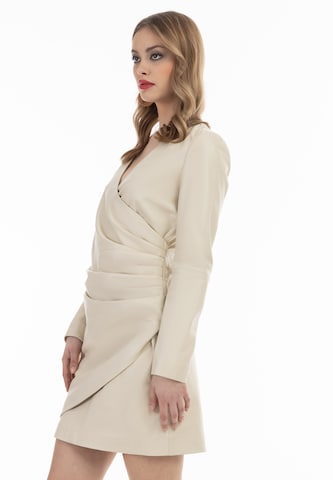 Robe faina en blanc