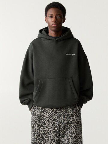 Pull&Bear Sweatshirt 'OUT OF THE OFFICE' i grön: framsida