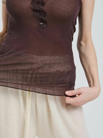 Top 'Lacey' di Seamless Basic in marrone