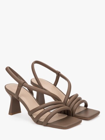 Estro Sandaler med rem '0556' i brun