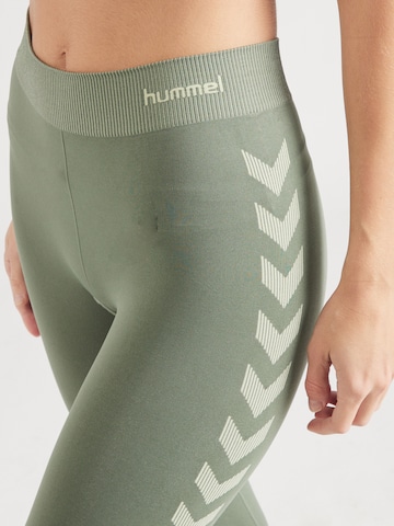 Skinny Pantaloni sportivi 'First' di Hummel in verde