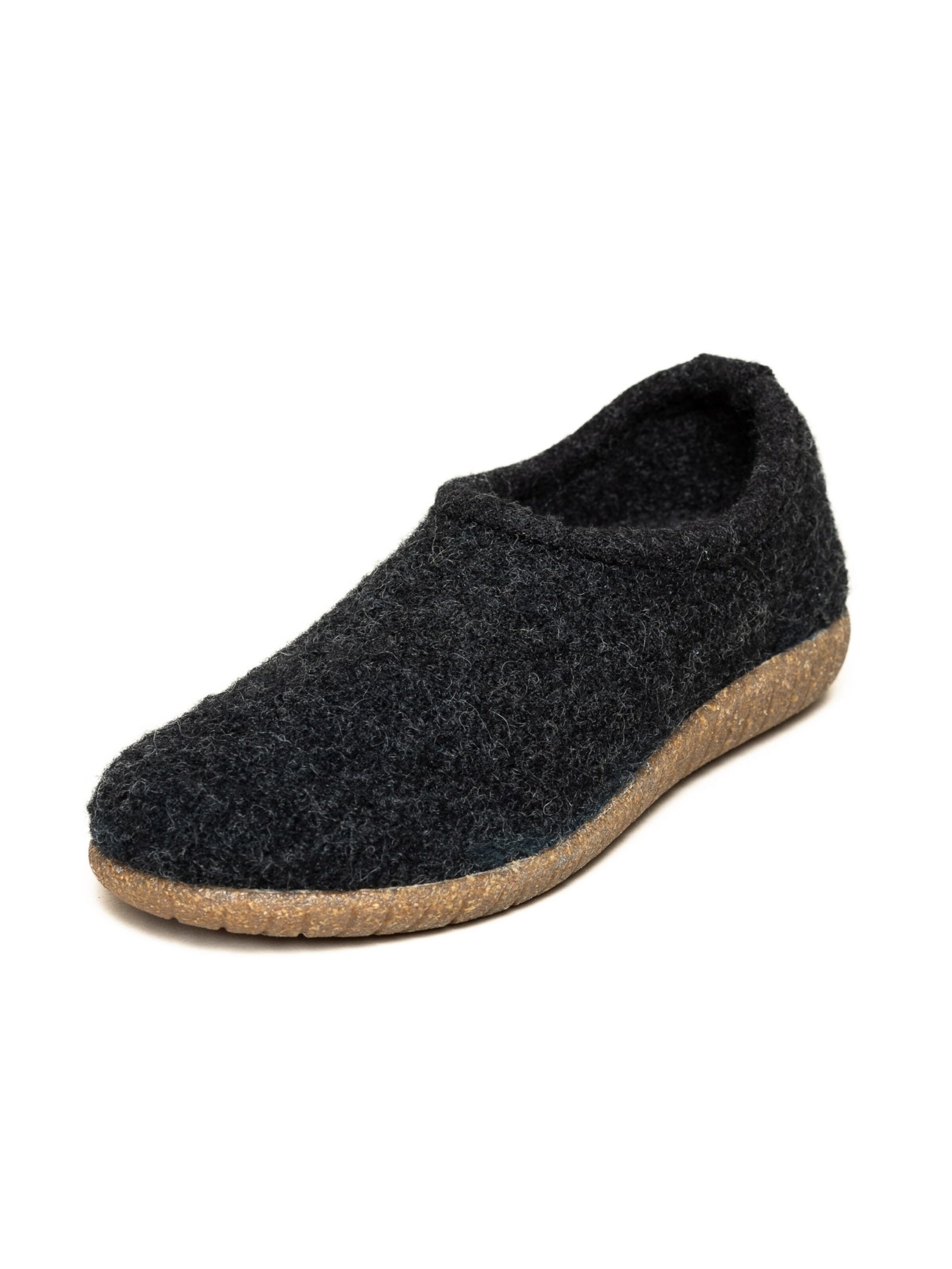 Gottstein Slippers 'Walkpantoffel Alpine Midcut RU' in Black: front