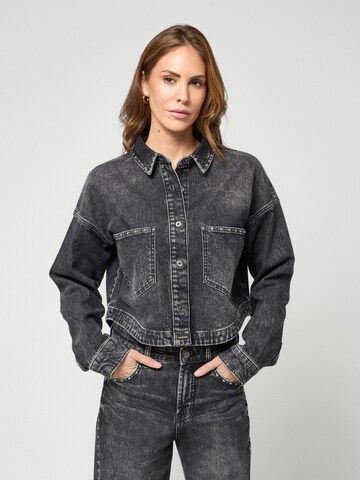 Gang Jacke '94LUNA CROPPED' in Schwarz: Vorderseite