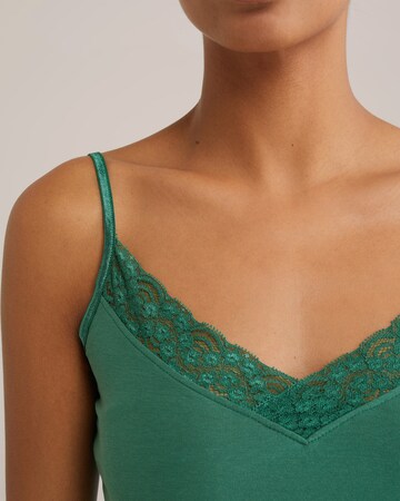 WE Fashion Top in Groen