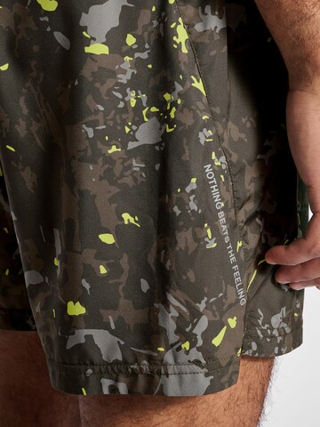 Newline Regular Sports trousers in Green