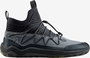 Vivo Barefoot Bootsit 'PRIMUS TRAIL FLOW DISTANCIA MENS' värissä musta: etupuoli