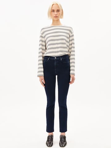 Coupe slim Jean 'LEJAANI' ARMEDANGELS en bleu