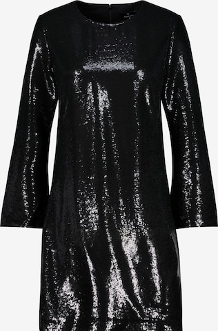 Rochie de cocktail de la monari pe negru: față