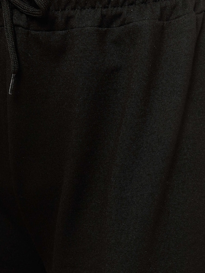 Hiccup Pantalon en noir, Vue avec produit