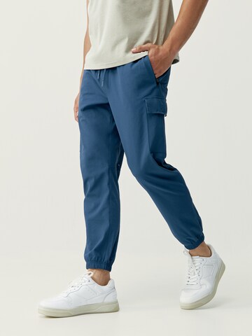 Born Living Yoga Tapered Functionele broek 'Minho' in Blauw: voorkant