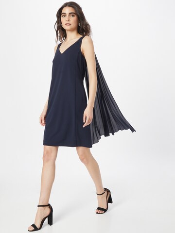 Rochie de cocktail de la Vera Mont pe albastru