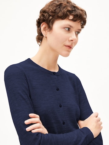 Cardigan ARMEDANGELS en bleu