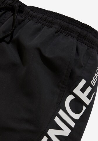 VENICE BEACH Badeshorts in Schwarz