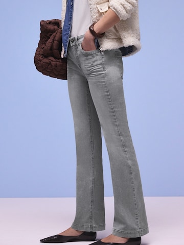 STREET ONE Boot cut Jeans 'Blaire' in Grey