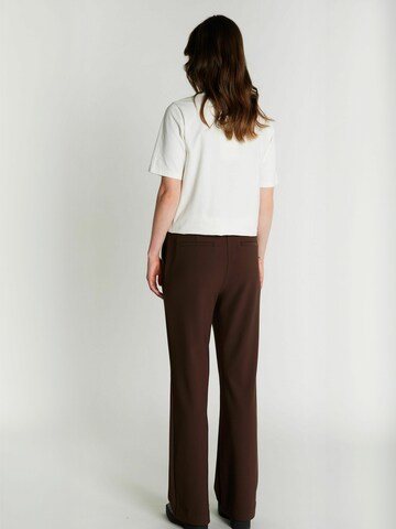 Regular Pantaloni ' ComfyOlevienne ' de la RUE de FEMME pe maro