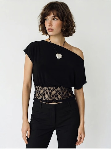 Bianco Lucci Blouse in Zwart: voorkant