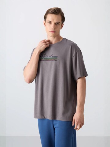 Tommy Life Shirt in Grey
