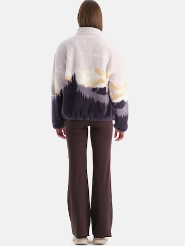 bēšs Dagi Flīsa jaka