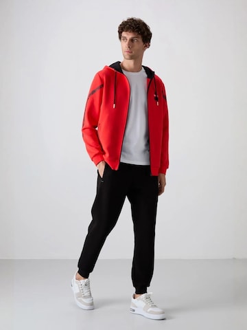 Tommy Life Sweatsuit in Red: front