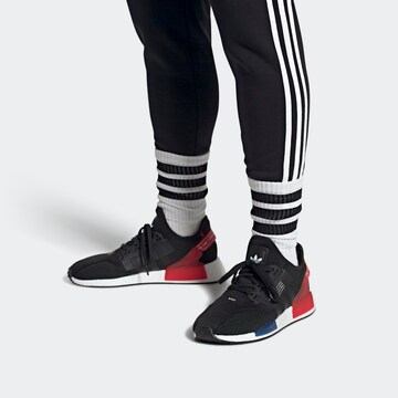 ADIDAS ORIGINALS - Zapatillas deportivas bajas 'NMD_R1 V2' en negro