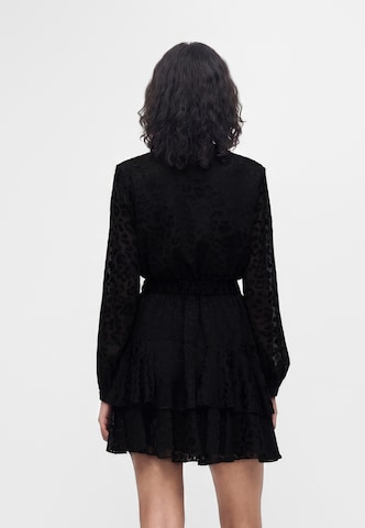 Rochie de la GUESS pe negru