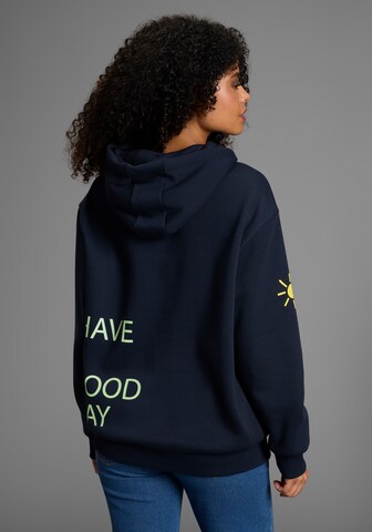 LAURA SCOTT Sweatshirt in Blau