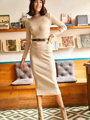 olalook Dress in Beige: front