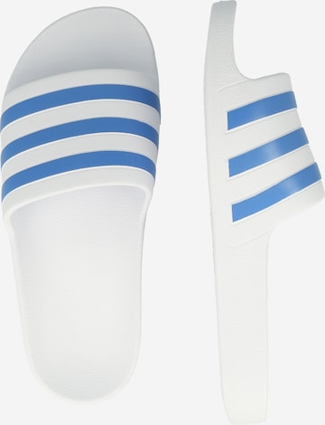 ADIDAS SPORTSWEAR - Sapato de praia/banho 'Adilette Aqua' em branco