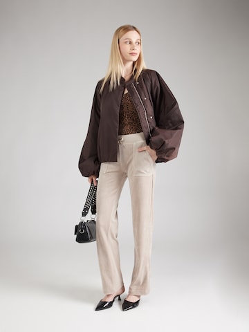 Juicy Couture Regular Trousers in Beige