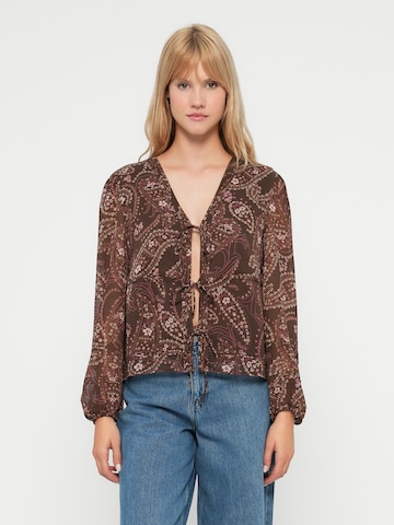 Bluză de la Abercrombie & Fitch pe maro: față