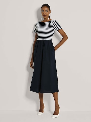 MADELEINE Jurk in Blauw: voorkant