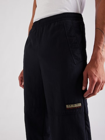 NAPAPIJRI Regular Hose 'REEDY' in Schwarz