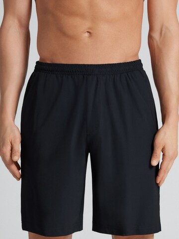 IUMAN Intimissimi Regular Pants in Black: front